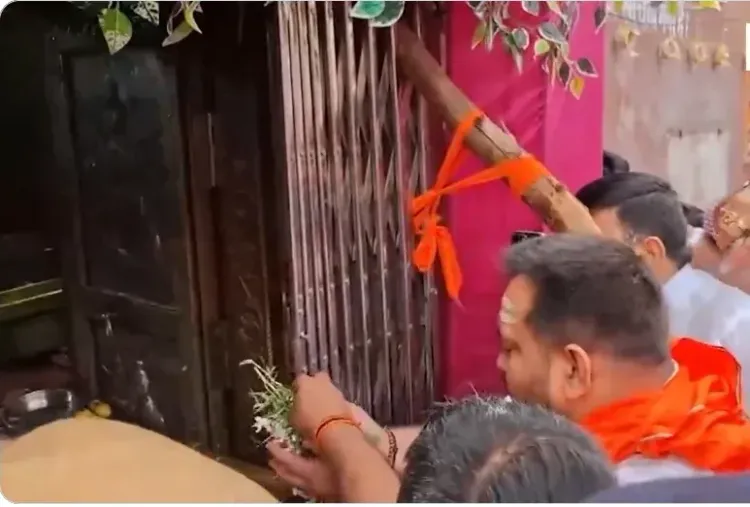 श्रावण के पहले सोमवार पर तेजस्वी यादव ने सोनपुर के हरिहरनाथ मंदिर में किया जलाभिषेक