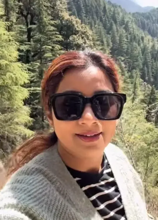 Shreya Ghoshal Commemorates Hanuman Jayanti in McLeodganj