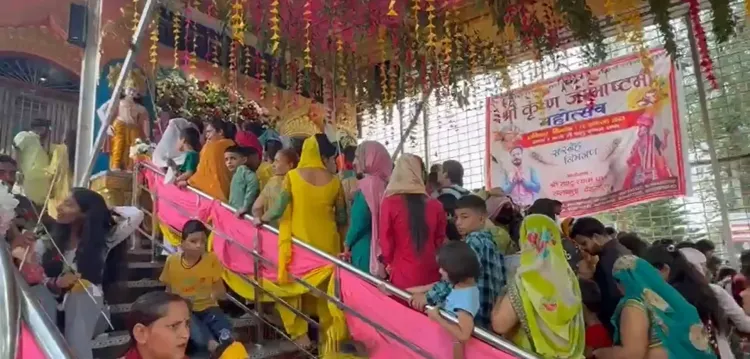 क्या श्रीकृष्ण जन्मोत्सव पर राधा-कृष्ण मंदिर ने दुल्हन की तरह सजावट की है?