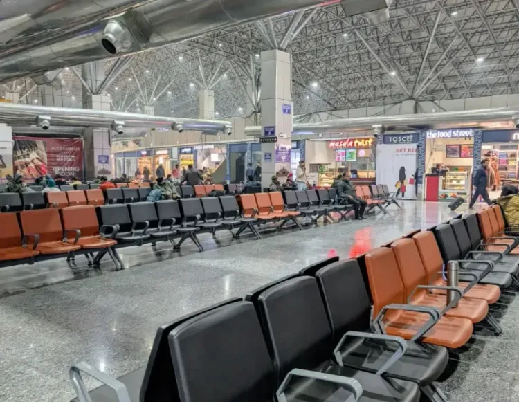 क्या श्रीनगर एयरपोर्ट ने सर्दियों और कोहरे के लिए पूरी तैयारी की है?