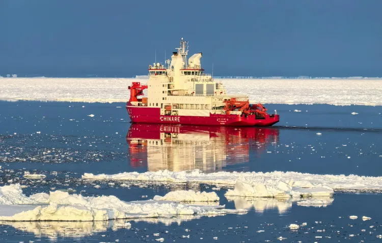 चीन का श्वेयलोंग-2 बर्फ भंजक जहाज अंटार्कटिका के प्राइड्ज बे की तरफ बढ़ा