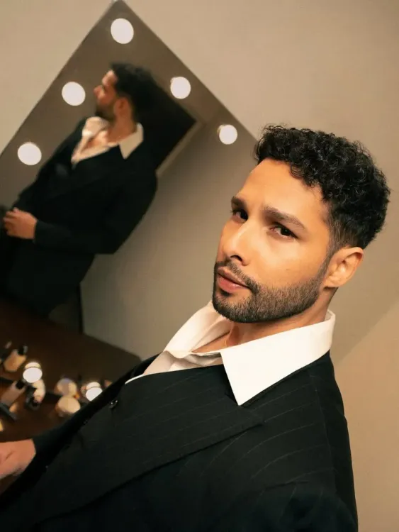 सिद्धांत चतुर्वेदी का फैशन मंत्र: असली स्वैग का मतलब है खुद को नेचुरल रखना