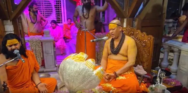 सावन में हरिद्वार: स्वामी कैलाशानंद गिरि का विशेष रुद्राभिषेक, दक्षिण काली मंदिर में उमड़े श्रद्धालु