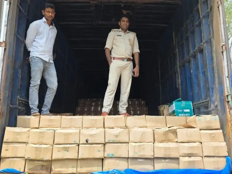 क्या सिमडेगा में कंटेनर में छिपाकर ले जाई जा रही एक करोड़ की अवैध अंग्रेजी शराब जब्त हुई?
