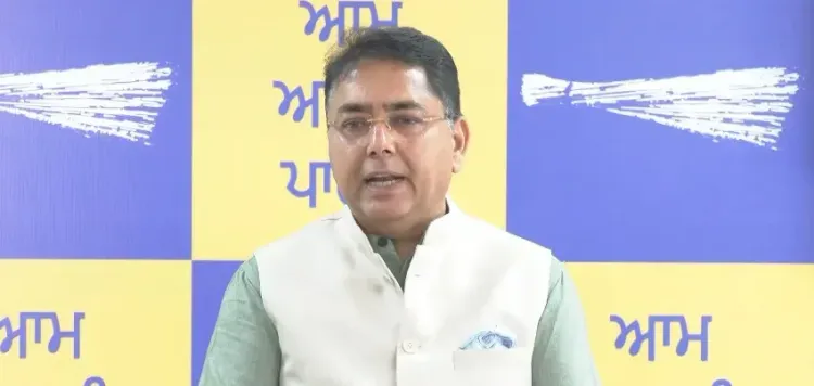 एसआईआर पर सुप्रीम कोर्ट के फैसले का विपक्ष ने किया स्वागत, चुनाव आयोग की कार्यशैली पर उठाए सवाल