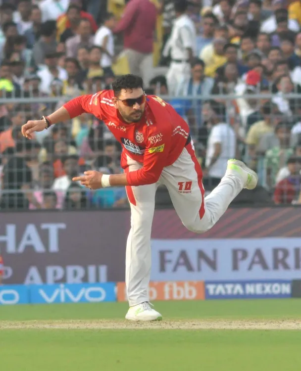 आईपीएल में एक से ज्यादा हैट्रिक लेने वाले सिर्फ तीन गेंदबाज, युवराज भी शामिल