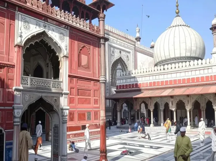 क्या बसंत पंचमी पर दिल्ली की मस्जिदें भी पीले फूलों से सजती हैं?