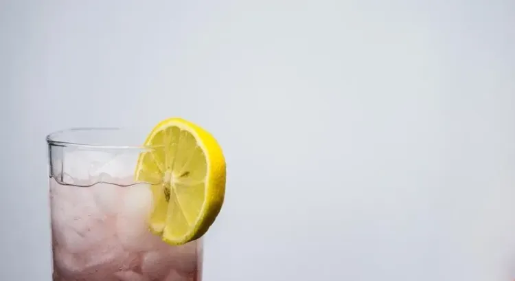 क्या 'लोडेड वॉटर' सिर्फ साधारण पानी है, या यह एक स्वास्थ्यवर्धक ट्रेंड है?