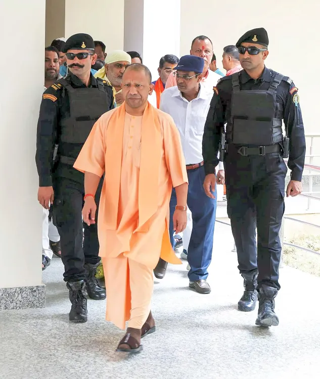 सीतापुर में भयंकर अग्निकांड: सीएम योगी ने दी राहत की त्वरित सहायता