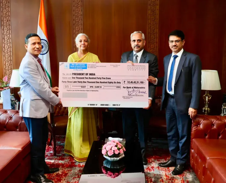 Sitharaman Receives Bank of Maharashtra Dividend Cheque for FY 2025-26