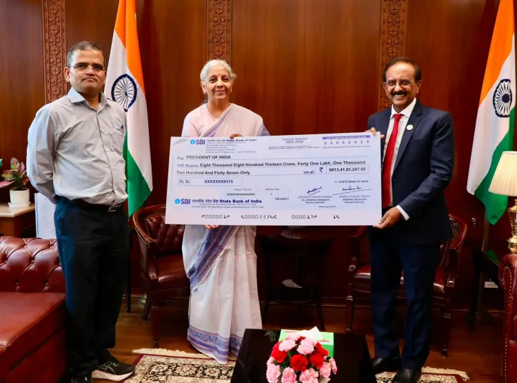 Sitharaman Receives Rs 8,813 Cr SBI Dividend for FY26