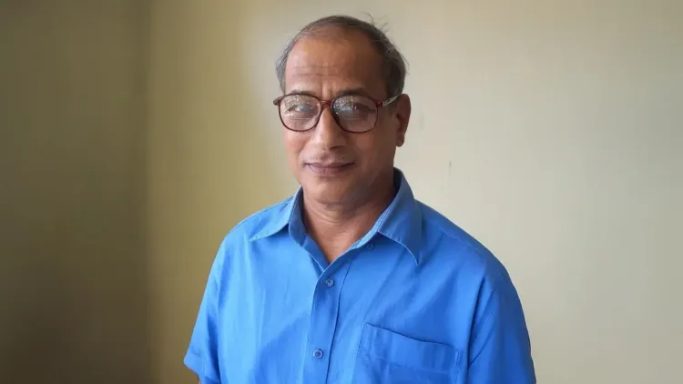 क्या मंगलेश डबराल ने पहाड़ पर लालटेन जलाकर नए युग में शत्रु की तलाश की?