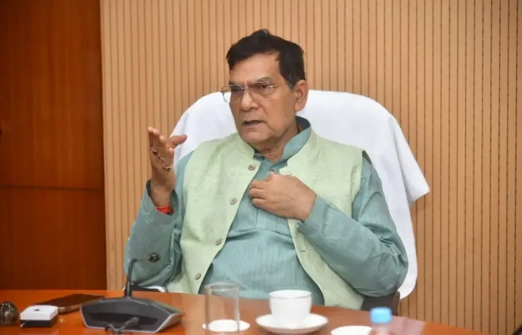 उत्तर प्रदेश में सौर ऊर्जा परियोजनाओं की प्रगति को तेज करेंगे मंत्री एके शर्मा