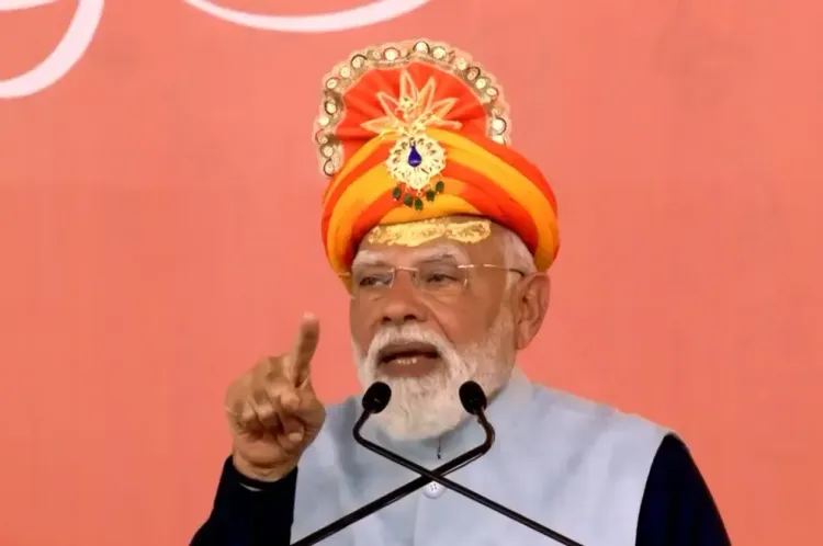 Why did PM Modi criticize 'slave mentality' regarding the Somnath Temple restoration?