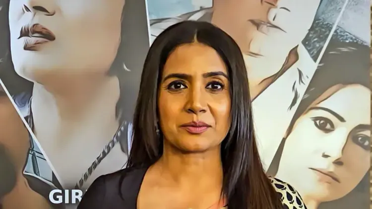 What Does Sonali Kulkarni Say About Actors’ Entourages?