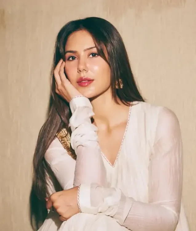 Sonam Bajwa Celebrates Her Moonlit Fascination with a Soulful Track from Satinder Sartaaj and Jasmine Sandlas