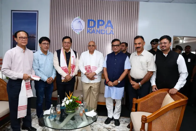 Sonowal meets Assam Cultural Association in Ahmedabad