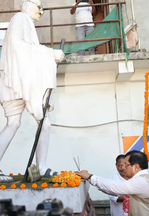 Sonowal pays tribute to Gandhi at Tengakhat Tiranga Yatra
