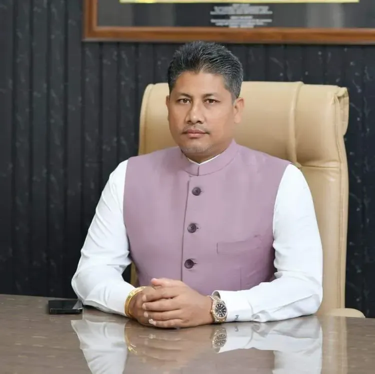 Sonowal wishes Assam Minister Pijush Hazarika on birthday