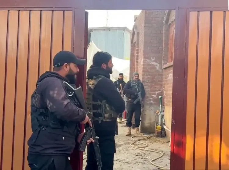 क्या सोपोर में पुलिस का बड़ा अभियान विस्फोटक-रसायन बेचने वाली दुकानों के खिलाफ है?