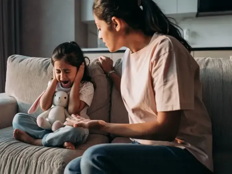 क्या सोते समय बच्चा बिस्तर पर यूरिन कर देता है? सिर्फ तन की नहीं, मन की भी है परेशानी