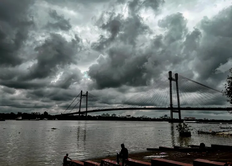 Will South Bengal Experience Light to Moderate Rain After Cyclone Montha?