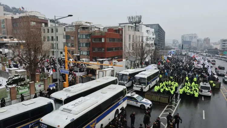 South Korea: Protests for and against Yoon's Impeachment Continue Near Presidential Residence for Third Day