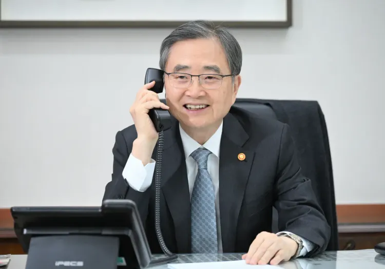 South Korea FM urges Iran to clarify stance on HMM Namu attack in Hormuz