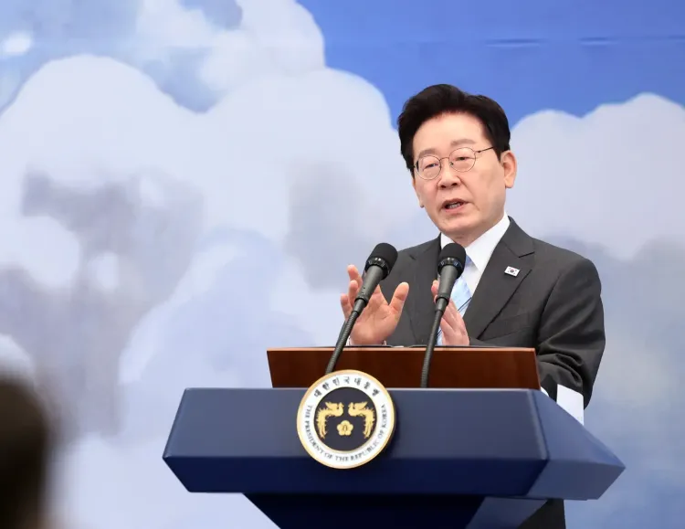 Lee Jae Myung approval rating rises to 34.8% for first time in 10 weeks