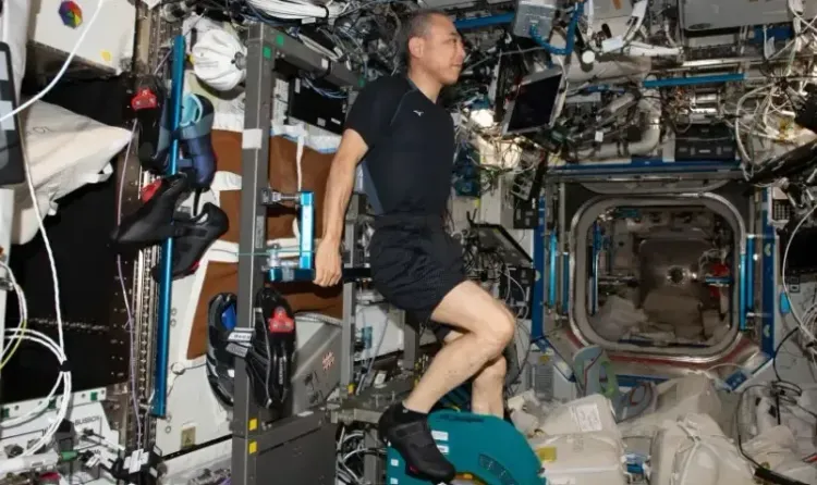 अंतरिक्ष में माइक्रोग्रैविटी के प्रभाव से कैसे बचते हैं एस्ट्रोनॉट्स, जानिए उनकी एक्सरसाइज तकनीक