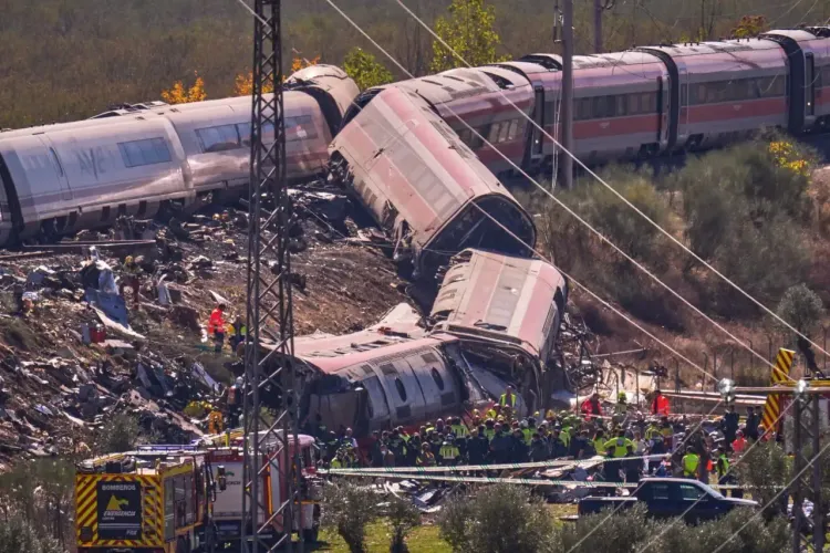 Spain train crash kills 68: Sánchez declares 3 days of mourning