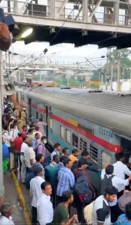 What special trains are being run from Secunderabad to Hazrat Nizamuddin to handle festive rush?