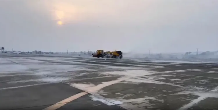 क्या श्रीनगर में भारी बर्फबारी के बाद जम्मू हाईवे पर रास्ते खुल गए हैं?