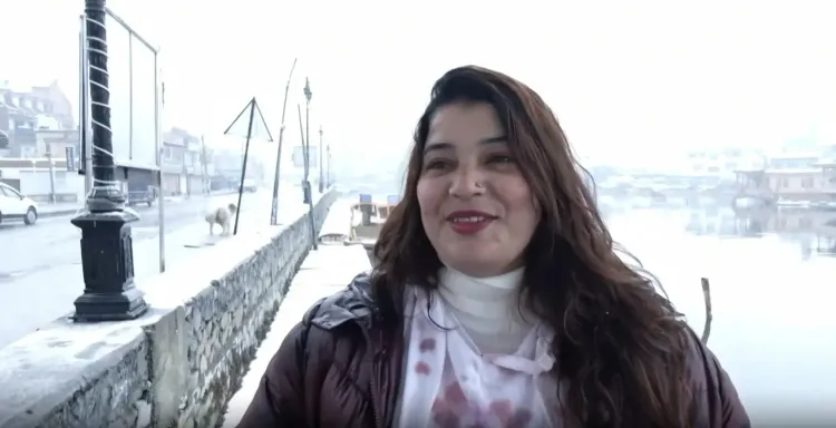 क्या श्रीनगर में बर्फबारी के चलते पर्यटकों की भीड़ बढ़ रही है?