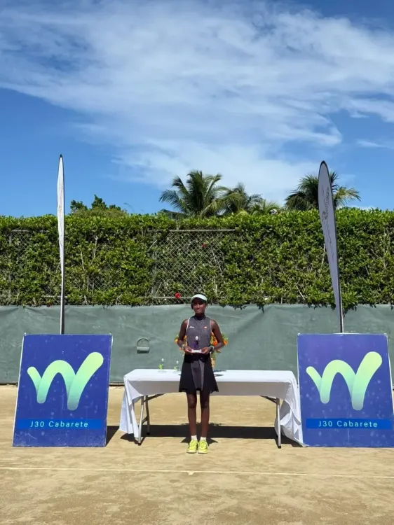 How Did Srishti Kiran Achieve Three Titles in the Dominican Republic?