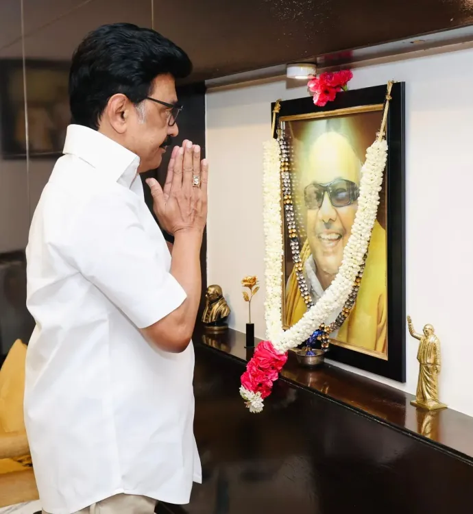 Stalin pays tribute to Karunanidhi on birth anniversary, vows DMK comeback