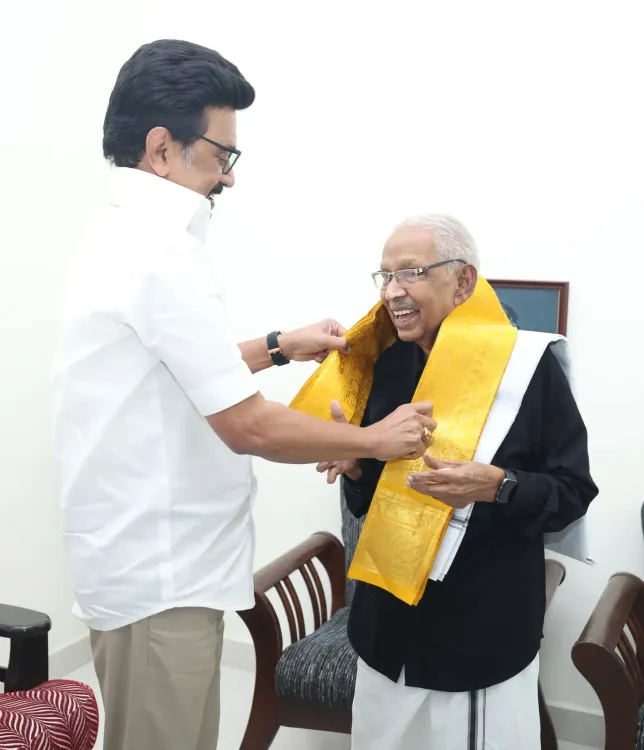 Stalin visits ailing Veeramani, hails Periyar Arivulagam in Coimbatore