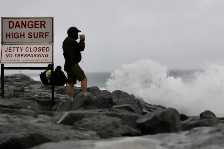 Hurricane Marie swells batter Southern California coast, 24 homes evacuated