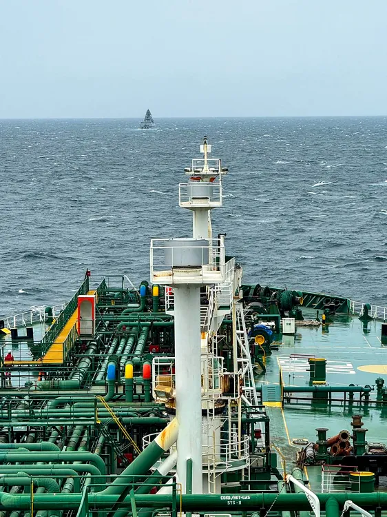 स्ट्रेट ऑफ हॉर्मुज से भारत के ६ एलपीजी जहाज रवानगी के लिए तैयार, टोल की बात निराधार: भारत सरकार