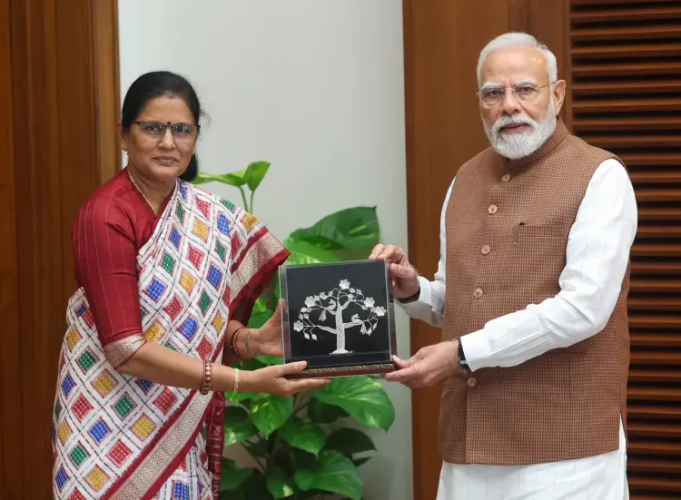 सुभद्रा योजना की 5वीं किस्त: ओडिशा उपमुख्यमंत्री प्रवती परिदा ने PM मोदी से मिलकर दी ₹5,160 करोड़ हस्तांतरण की जानकारी