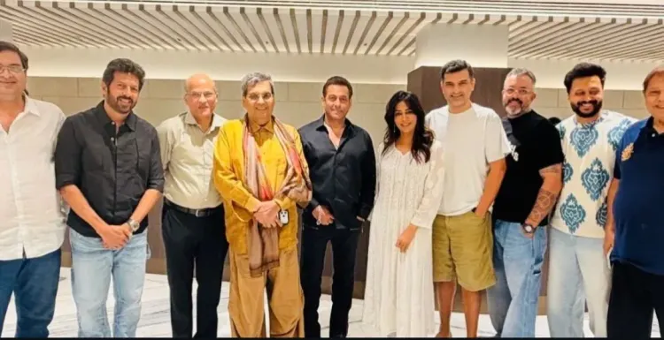 Salman Khan hosts Maatrubhumi rough cut screening for Ghai, Barjatya, Dhawan