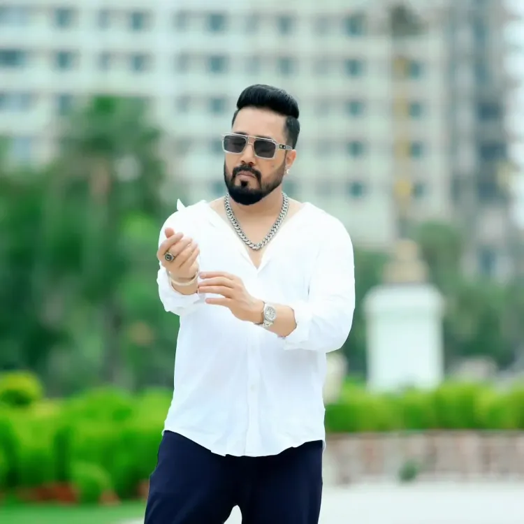 Subodh Uniyal apologises to Daler Mehndi; Mika Singh calls for mutual respect
