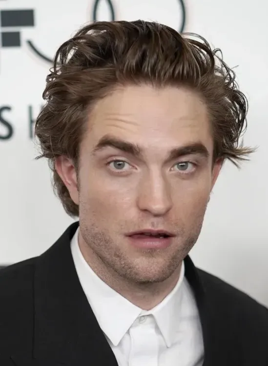 Suki Waterhouse wrote 'Weirdo' for Robert Pattinson, reveals longing behind Loveland closer