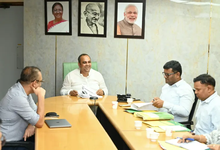 Summer Initiative: 'Water Warriors' to Provide Drinking Water at Delhi Bus Stops