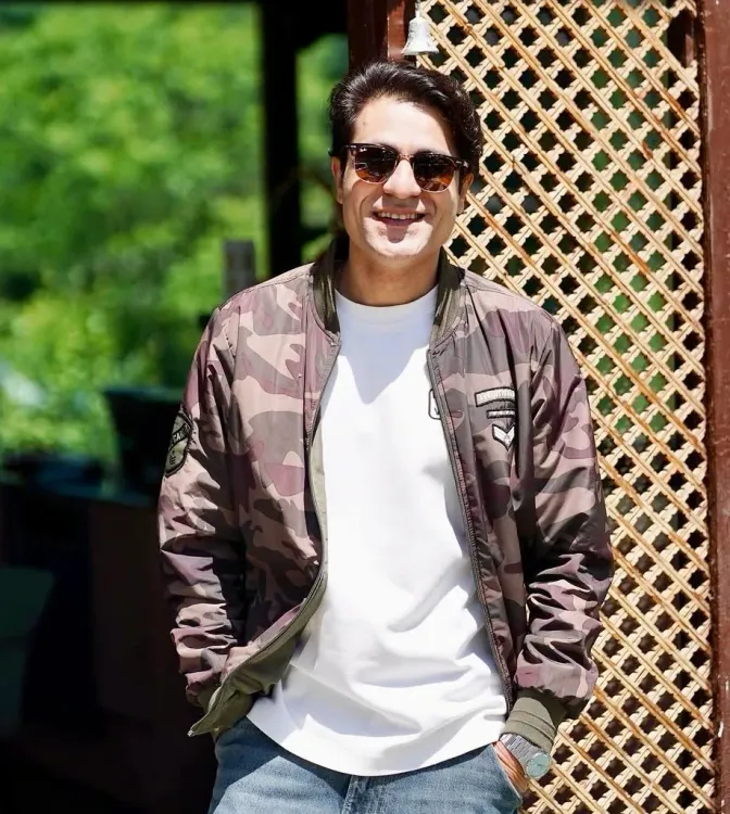 Why Does Sunny Hinduja Love Biographies?