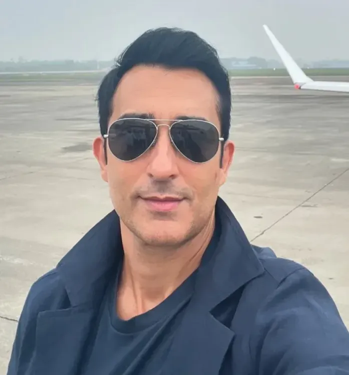 राहुल खन्ना का खुलासा: विनोद खन्ना के बेटे होने के बावजूद बॉलीवुड से दूर रहा बचपन