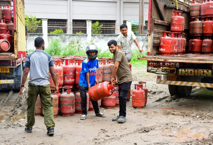 Domestic LPG supply cost crosses ₹1,600 amid West Asia crisis; price up ₹29