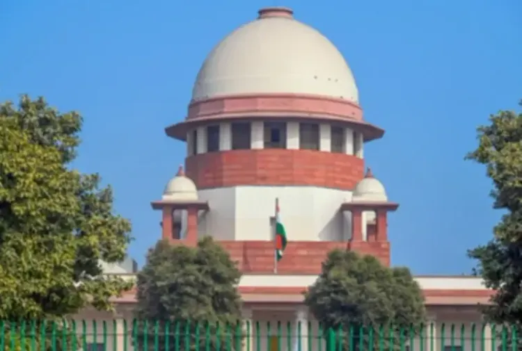 सुप्रीम कोर्ट ने सड़क गड्ढों और करंट से मौत रोकने की याचिका पर सुनवाई से किया इनकार