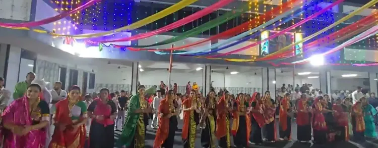 क्या सूरत में 27 सालों से परंपरा जारी है, यादव समुदाय ने सुरक्षित गरबा का आयोजन किया?