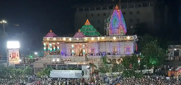 क्या सूरत में मां उमिया की भव्य महाआरती ने भक्ति और देशभक्ति का अनूठा संगम प्रस्तुत किया?